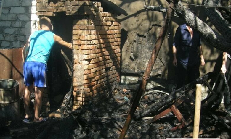 В Корабельном районе загорелся туалет — пожар перекинулся на жилой дом | Корабелов.ИНФО image 2