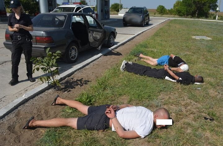 В Витовском районе с погоней задержали троих бандитов, совершивших разбойное нападение на таксиста | Корабелов.ИНФО image 6