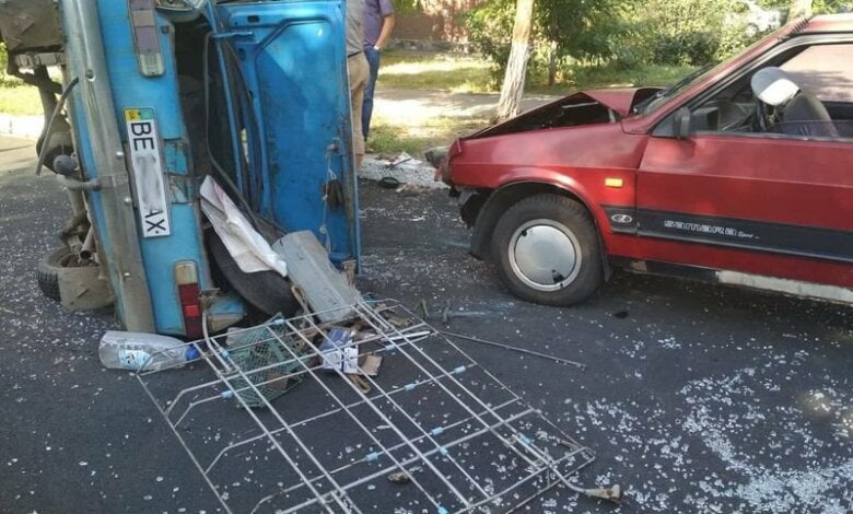 «Москвич» в Николаеве перевернулся на бок после столкновения с «Ладой» | Корабелов.ИНФО image 1