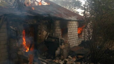 Вогнем було охоплено весь житловий будинок: палало домоволодіння у Вітовському районі | Корабелов.ИНФО