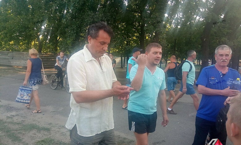 Водителя, который наехал на митингующего на проспекте Богоявленском, патрульные нашли и изъяли у него права (ВИДЕО) | Корабелов.ИНФО