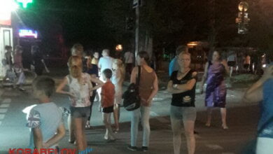 "Мы платим, платим, а нам опять отключили свет", - жители Корабельного района снова перекрыли проспект Богоявленский | Корабелов.ИНФО image 2