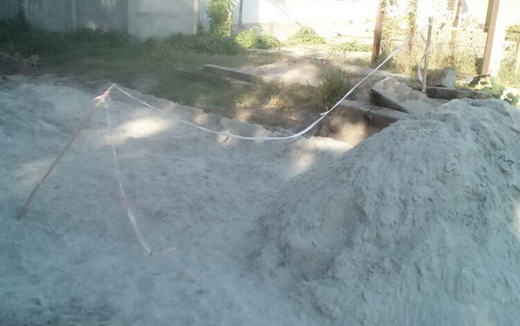 Возле детсада в Корабельном пару месяцев текла канализация, а теперь здесь, после работ "Николаевводоканала", просто бардак | Корабелов.ИНФО image 2