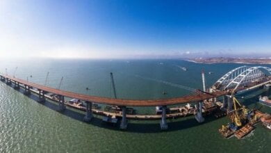 Из-за сильного шторма плавучий кран врезался в Керченский мост (ВИДЕО) | Корабелов.ИНФО