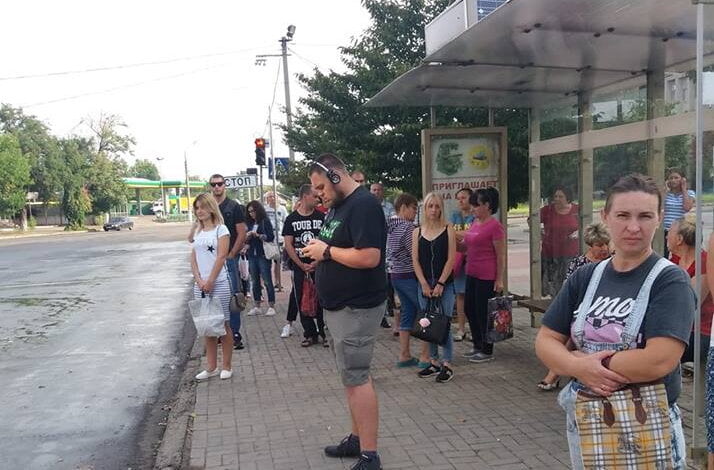 на остановке "Универсам" в Корабельном районе