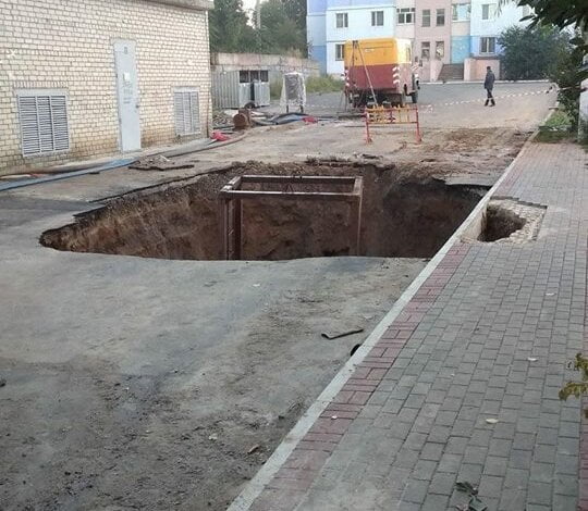 "Примерно в полночь г*вно ушло" - о борьбе "коммунальщиков" с очередным прорывом канализации в Корабельном районе | Корабелов.ИНФО