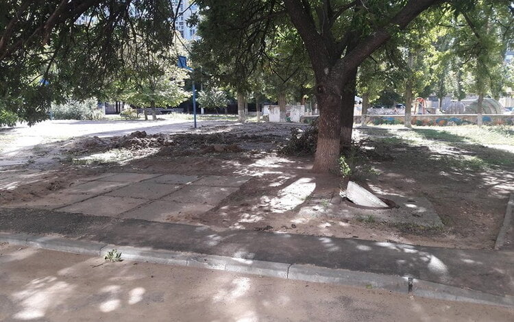 Дорогу не помыли, люк не закрыли, асфальт сломали... На "Николаевводоканал" снова жалуются жители Корабельного района | Корабелов.ИНФО image 1