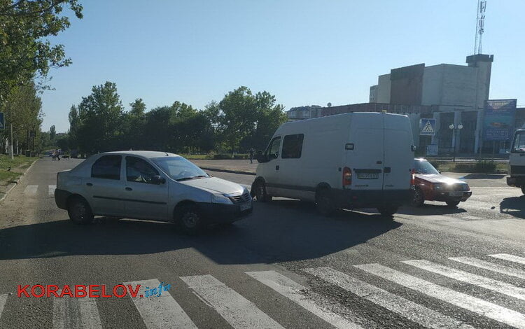 ДТП в Корабельном районе: "DACIA Logan", выезжая на проспект, не пропустила "Renault" | Корабелов.ИНФО image 2