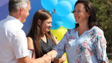 Сенкевич наградил свою соратницу по партии Горбенко в конкурсе, к которому она не имеет отношения | Корабелов.ИНФО image 2