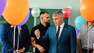 «Выступления чиновников особо не было», – Сенкевич объяснил, почему на линейках опять были политики | Корабелов.ИНФО