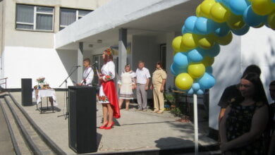 Наверталися сльози: флешмоб на тему «Прагнемо миру» провели студенти училища в Корабельному районі | Корабелов.ИНФО image 2