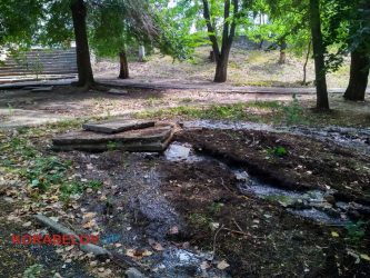 "Район плавает в фекалиях, а мэр празднует День города", - жители Корабельного страдают от вонючих потопов (ВИДЕО) | Корабелов.ИНФО image 8