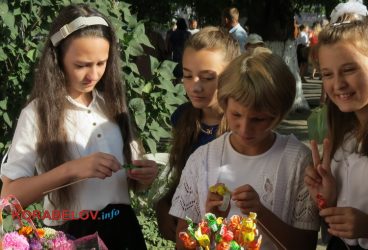 «Пінна вечірка», майстерні та велопробіг: школа в Корабельному руйнує стереотипи святкування початку учбового року (ВІДЕО) | Корабелов.ИНФО image 17