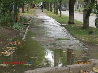 "Район плавает в фекалиях, а мэр празднует День города", - жители Корабельного страдают от вонючих потопов (ВИДЕО) | Корабелов.ИНФО image 4