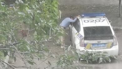 "А он всё несёт своё насильное добро" - в Корабельном районе вызвали полицию, жалуясь на мужчину, пугающего детей | Корабелов.ИНФО