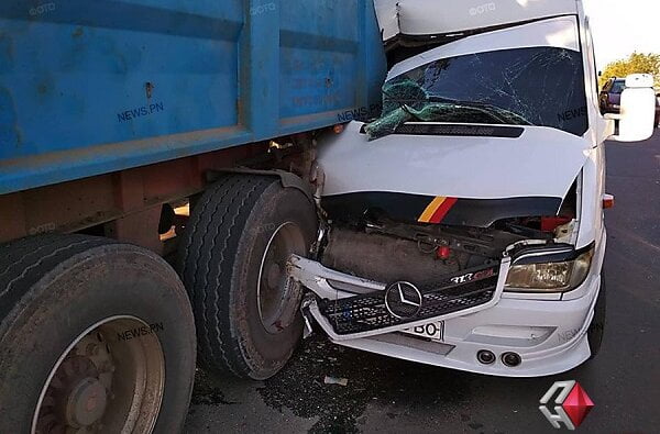 В Николаеве «маршрутка» въехала в грузовик – пострадали десять пассажиров, из них пятеро детей | Корабелов.ИНФО image 6