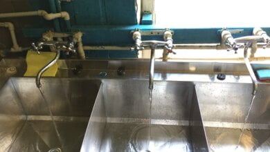 Пищеблок Николаевской школы №1 привели в порядок, обновили сантехнику, купили новый холодильник и посуду... | Корабелов.ИНФО image 4