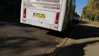 «Ездим до последнего», - николаевец - о состоянии «убитых маршруток» (Видео) | Корабелов.ИНФО