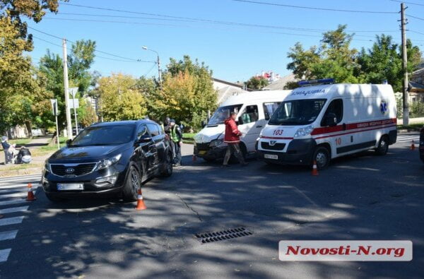 В Николаеве «Киа» столкнулась с маршруткой: пострадали два пассажира | Корабелов.ИНФО