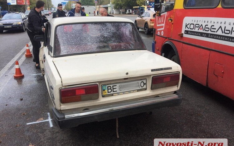 В Николаеве «лоб в лоб» столкнулись "Рено" и "ВАЗ", при этом зацепило "маршрутку", едущую в Корабельный район | Корабелов.ИНФО image 1