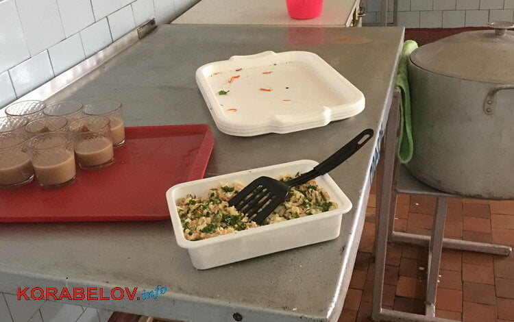 Борьба с отравлениями: родители учеников школы в Корабельном районе проверили пищеблок и ужаснулись (ВИДЕО) | Корабелов.ИНФО image 4