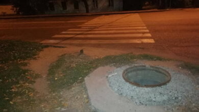 Открытый люк глубиной около 2-х метров возле пешеходного перехода в Корабельном районе Николаева ничем не огражден | Корабелов.ИНФО image 2