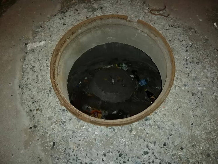 открытый люк