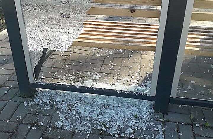 Хулиганы разбили стекло нового остановочного комплекса в Корабельном районе Николаева | Корабелов.ИНФО image 1