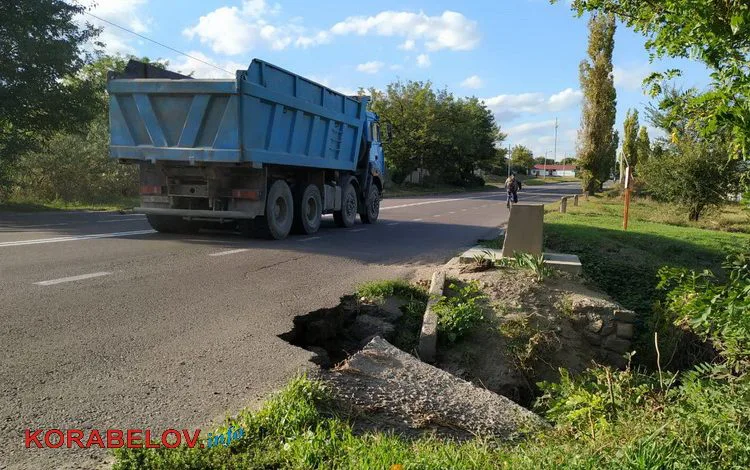 Провал за провалом: фуры продолжают крушить дороги в Корабельном районе | Корабелов.ИНФО image 2