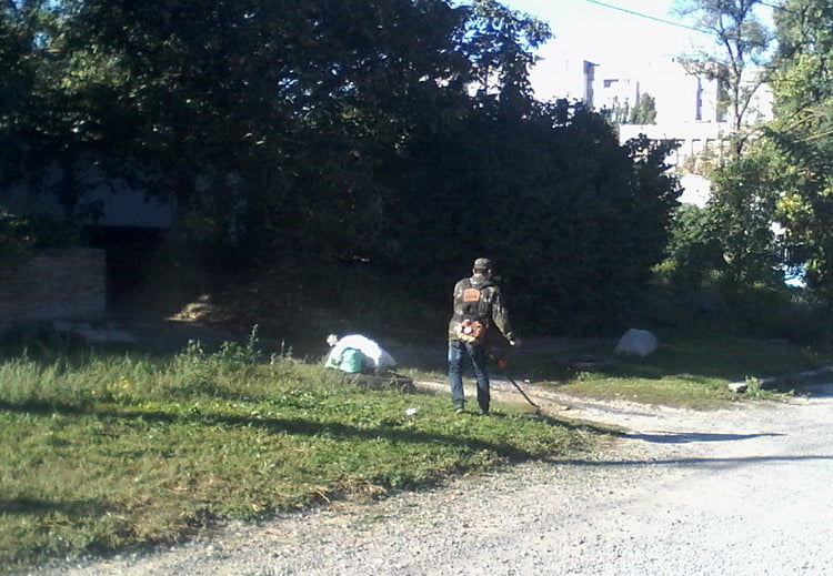 покос травы в Корабельном районе