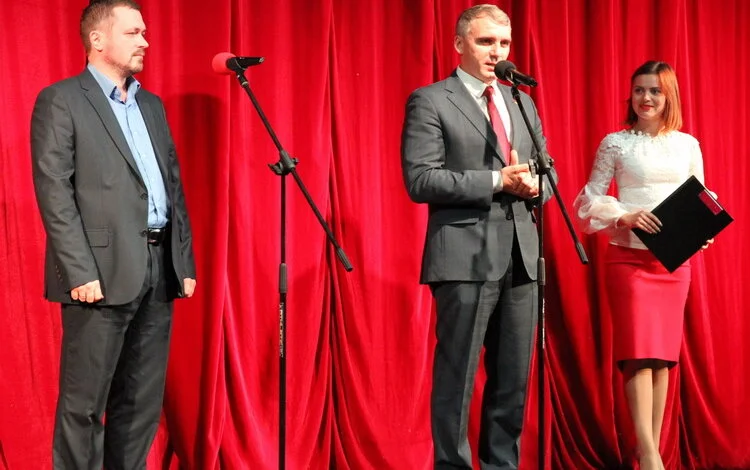 З Днем працівників освіти вчителів району заздалегідь привітали у палаці культури "Корабельний" | Корабелов.ИНФО image 5