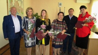 «Ви вибрали дорогу непросту», - у Корабельному привітали "кращих освітян району" - директорів кількох закладів | Корабелов.ИНФО