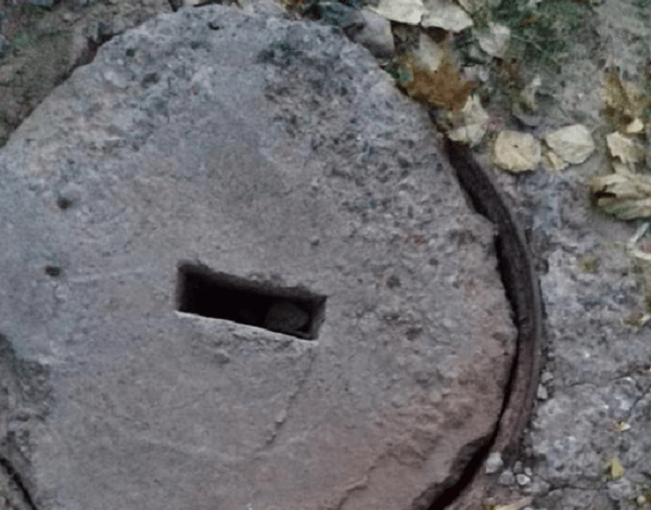 Вирішив відкупитися? Мер Сєнкевич доручив надати фінансову допомогу миколаївцю, який з дитиною впав у каналізаційний люк | Корабелов.ИНФО