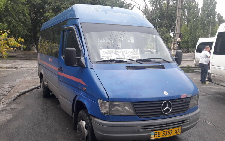 "Именно этот 53 вечно летает": на проспекте Богоявленском в Николаеве «маршрутка» сбила пешехода на переходе | Корабелов.ИНФО image 1