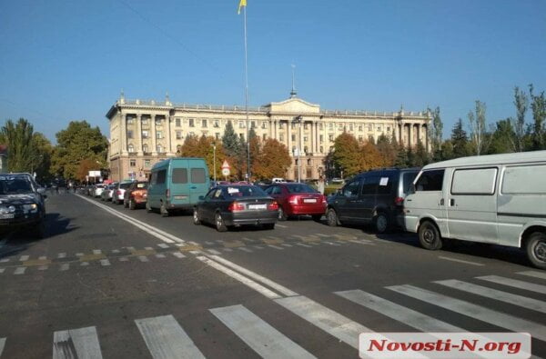 В Николаеве водители присоединились к всеукраинскому протесту против повышения цен на бензин | Корабелов.ИНФО