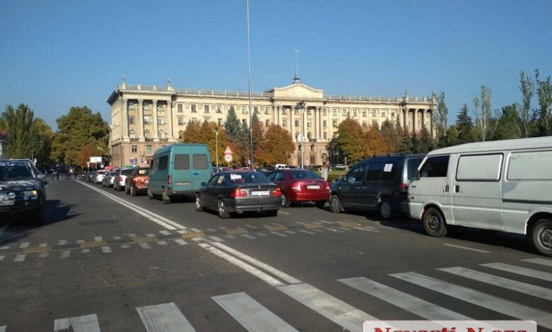 В Николаеве водители присоединились к всеукраинскому протесту против повышения цен на бензин | Корабелов.ИНФО