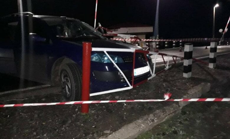 В Николаевской области Renault врезался в железобетонную опору: погиб водитель, двое пострадавших | Корабелов.ИНФО