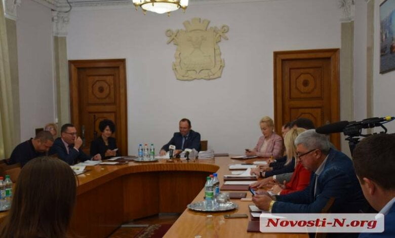 Члены николаевского исполкома не захотели начать заседание с исполнения гимна | Корабелов.ИНФО