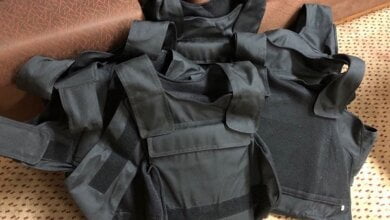 На теплоходе, который прибыл в порт НГЗ, принадлежащий Русалу, таможенники изъяли бронежилеты, каски и химвещества | Корабелов.ИНФО image 1