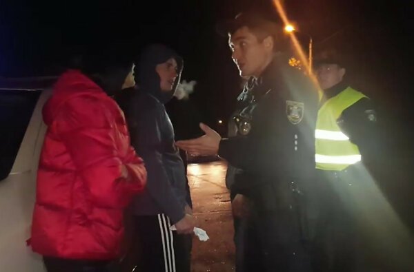 19-летний пасынок пьяного водителя "Инфинити" в Николаеве сломал полицейскому челюсть (Видео) | Корабелов.ИНФО