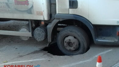 Под грузовиком в Корабельном районе в очередной раз провалился асфальт (ФОТО) | Корабелов.ИНФО image 5