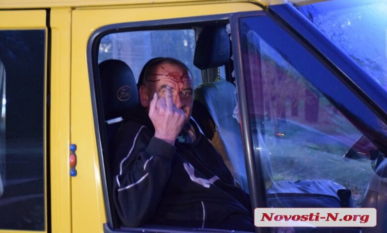 Из-за пьяного водителя микроавтобуса, который врезался в «Рено», Николаев застыл в пробке (видео) | Корабелов.ИНФО image 1