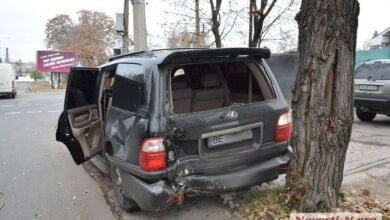 Пьяная девушка в Николаеве разбила «Лексус» | Корабелов.ИНФО