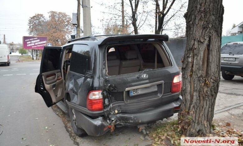 Пьяная девушка в Николаеве разбила «Лексус» | Корабелов.ИНФО