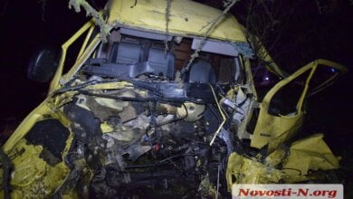 На трассе под Николаевом столкнулись фура и микроавтобус — погиб водитель | Корабелов.ИНФО image 1