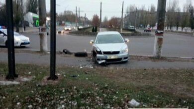 "Решил покататься". Пьяный работник автомойки в Николаеве разбил машину, оставленную на ночь клиентом | Корабелов.ИНФО