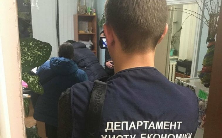 В николаевском департаменте ЖКХ провели обыск: на взятке задержан помощник депутата от "Оппоблока" | Корабелов.ИНФО