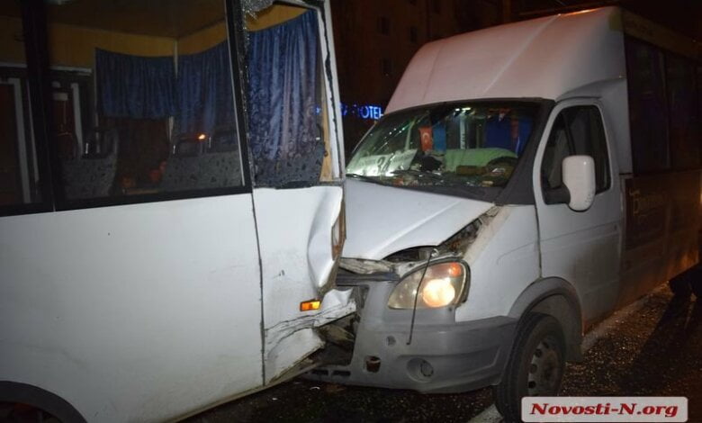 Две "маршрутки" столкнулись в Николаеве -  пострадали 4 пассажира | Корабелов.ИНФО image 1