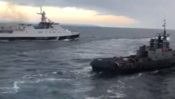 «Дави его!» Видео тарана российским кораблем украинского буксира в Керченском проливе | Корабелов.ИНФО