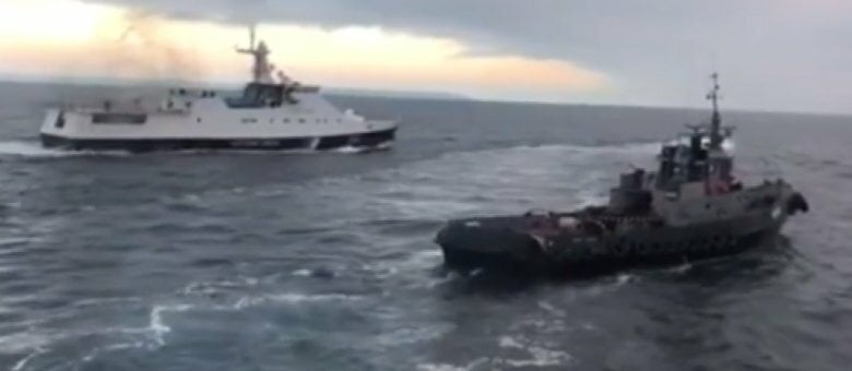 «Дави его!» Видео тарана российским кораблем украинского буксира в Керченском проливе | Корабелов.ИНФО